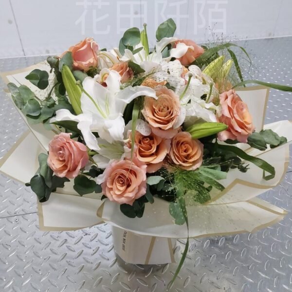 12枝玫瑰百合花束