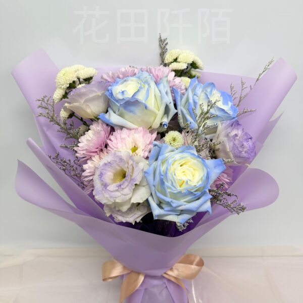 淺藍色玫瑰花束