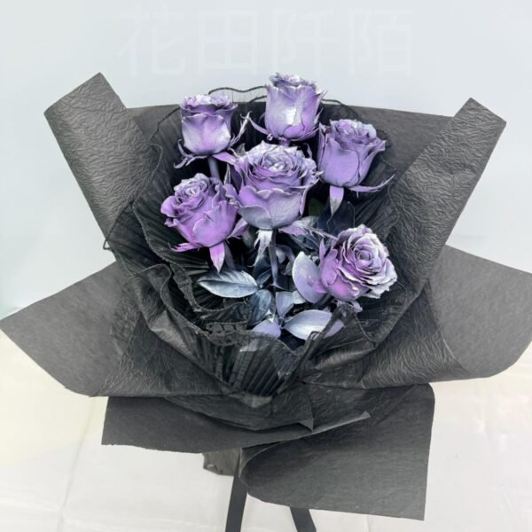 6枝銀紫色玫瑰花束